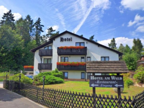  Meister BÄR HOTEL Am Wald  Марктредвиц